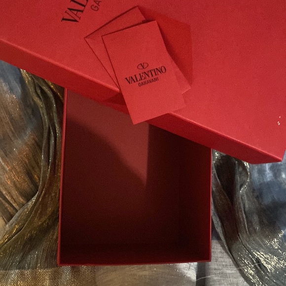 ⭐️ Valentino shoe box - Picture 2 of 3